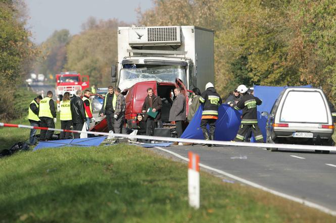 Wypadek pod Nowym Miastem: Policja bada dwie wersje zdarzeń