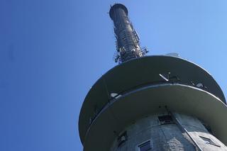 Na Świętym Krzyżu mieści się największa wieża radiowo-telewizyjna w Polsce