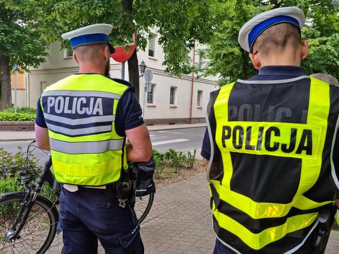 Przyglądali się pieszym, rowerzystom i motocyklistom na ulicach Leszna. Posypały się mandaty