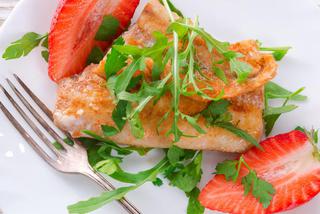 Dorsz z truskawkami: oryginalny sposób na rybę