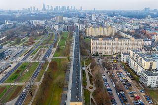 To najdłuższy blok w Warszawie. Ma pół kilometra długości 