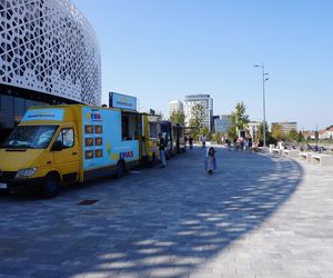 Festiwal Food Trucków w Olsztynie. Pod halą Urania można zjeść dania z kuchni całego świata [ZDJĘCIA]