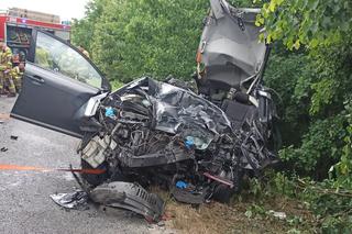 Śmiertelny wypadek w Małopolsce. Auto dosłownie wbiło się w ciężarówkę