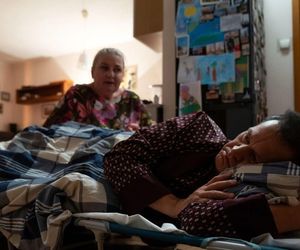 Na dobre i na złe odc. 949.  Andrzej Falkowicz (Michał Żebrowski), pani Jadzia (Aldona Jankowska)