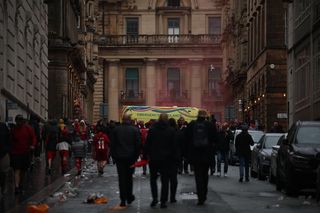 Liverpool: Samochód wjechał w tłum kibiców! Są ranni, w tym dzieci. Wstrząsające nagranie