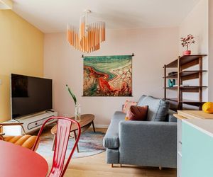 Kolorowe mieszkanie w stylu kalifornijskiego modernizmu