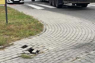 Zapadający się chodnik w Toruniu. Zdjęcia mówią wszystko