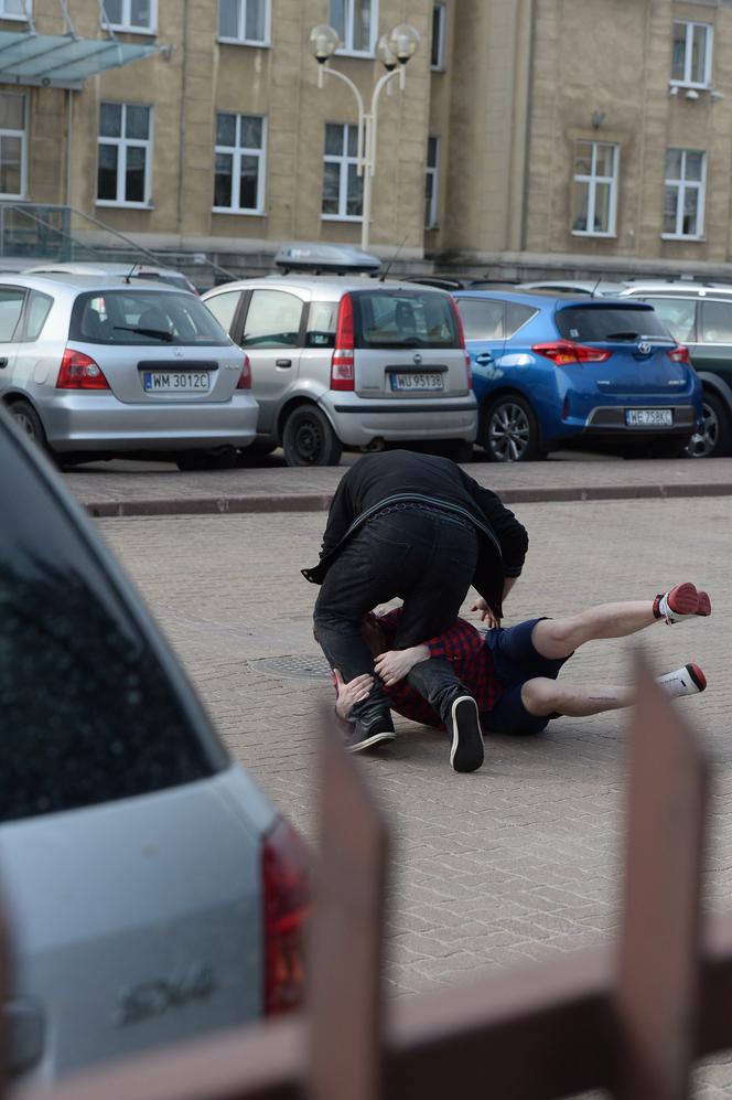 Marek Molak bójka na ulicy