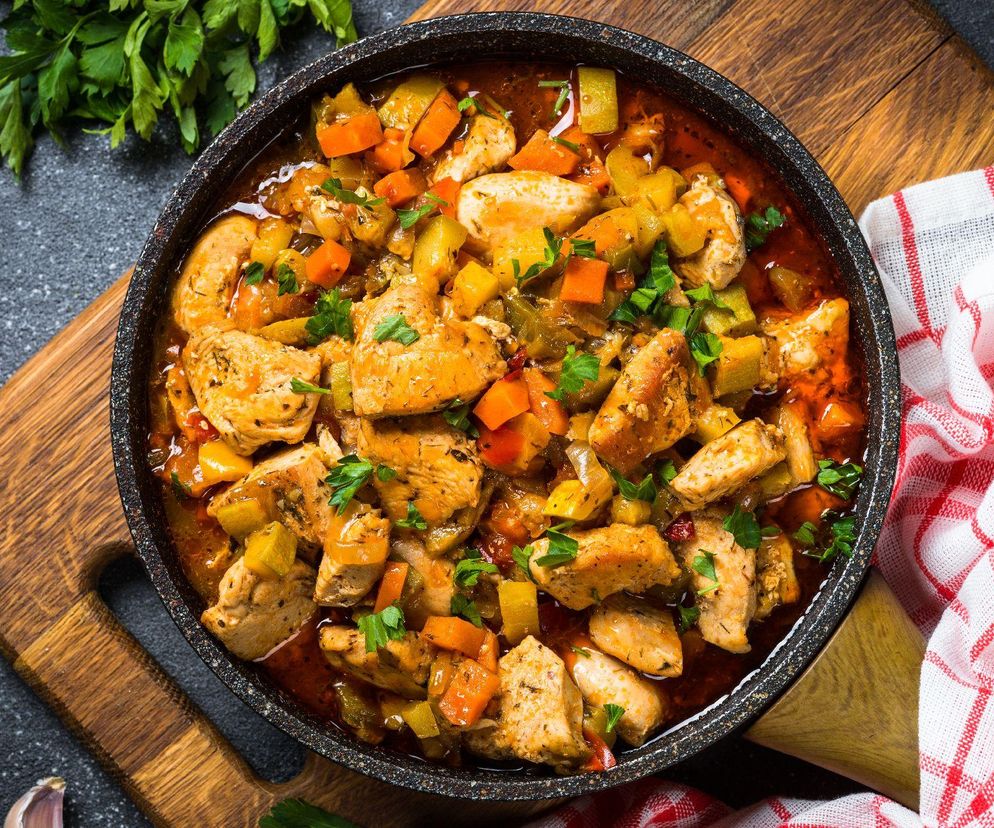 jednogarnkowy gulasz z kurczakiem