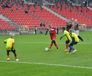 W Tychach grają gwiazdy światowego futbolu. Najpierw był pokazowy trening z młodzieżą