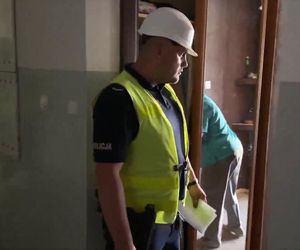 Policjanci pokazali jak wygląda wnętrze spalonego budynku w Ząbkach. Wstrząsające obrazki