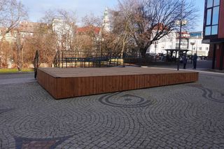 Na Starym Mieście w Olsztynie stanęła nowa scena. Lokalizacja nieco zadziwia