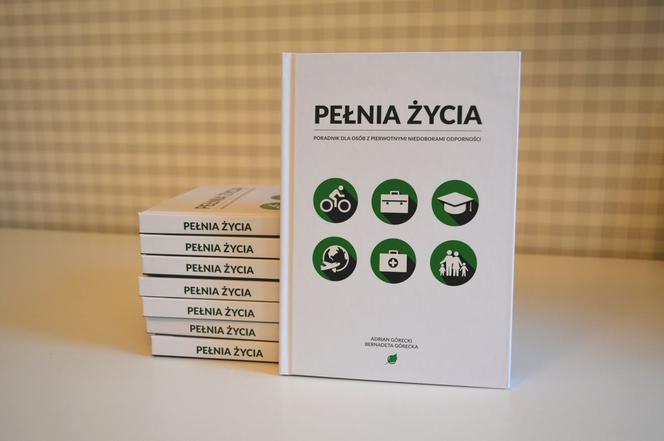 Poradnik Pełnia życia Bernadety i Adriana Góreckich - publikacja (nie tylko) dla chorych na pierwotne niedobory odporności