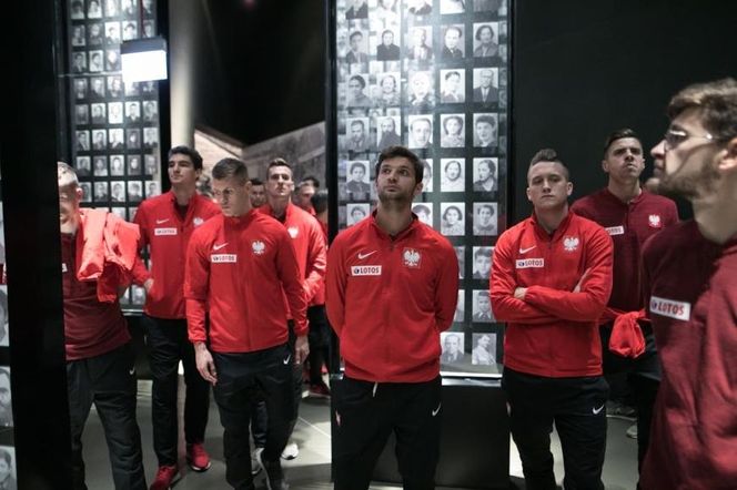 Wizyta piłkarzy w Muzeum II Wojny Światowej