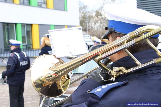 Policyjna orkiestra zagrała dla chorych dzieci z „Przylądka Nadziei”