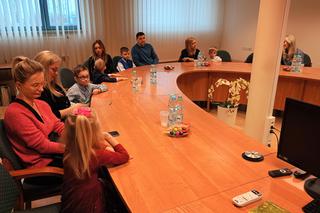 Podsumowanie konkursu na bożonarodzeniową kartkę świąteczną z recyklingu odbyło się w siedzibie Przedsiębiorstwa Energetycznego w Siedlcach