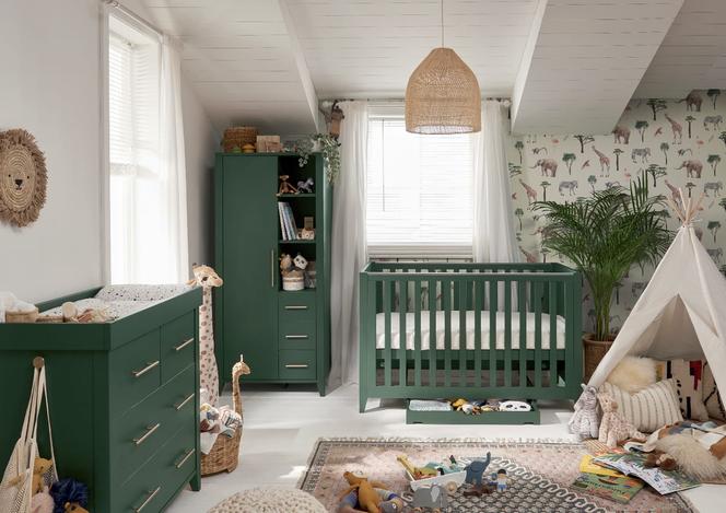 Przytulny pokój dla niemowlaka – fauna i flora egzotycznie
