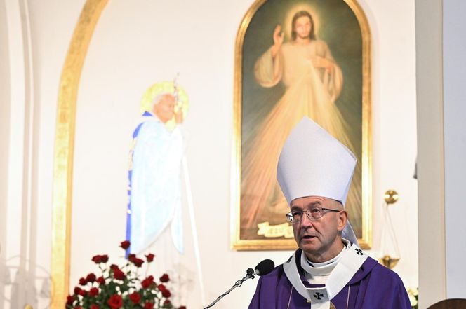   Pogrzeb Anatola Czaplickiego. Arcybiskup Galbas: pamięć o tym koszmarze długo nie przeminie