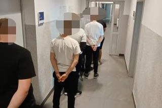 Policjanci zatrzymali 10 pseudokibiców po meczu w Zwoleniu. Wielu z nich było nieletnich