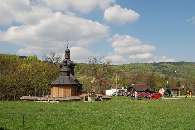 To słynna wieś w Małopolsce. Według legendy zbudowali ją kamieniarze