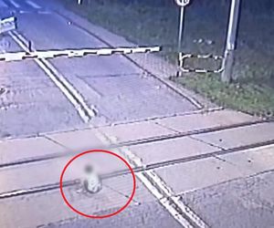 Mikołów: Policjanci w ostatniej chwili uratowali 6-latka. Chłopiec bawił się na torach 