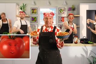 Jacek Stachursky w reklamie Łowicza. Wyskakuje ze słoika i jest śpiewającym pomidorem
