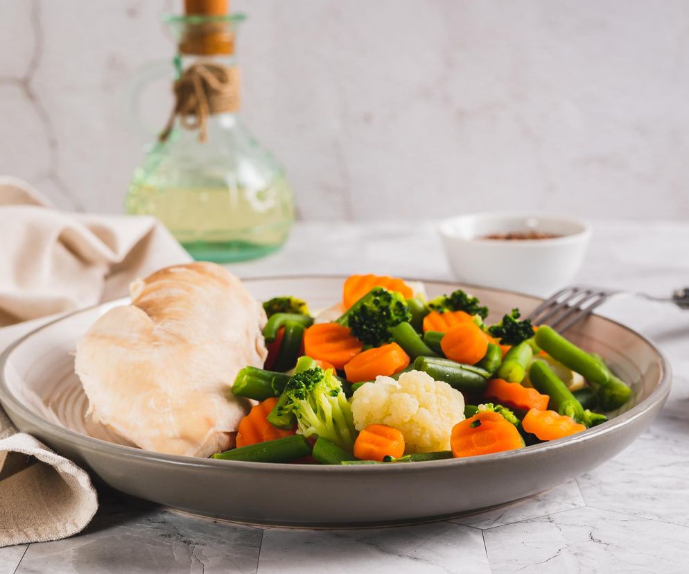 Dieta lekkostrawna na cały tydzień. Sprawdź, co jeść, by odciążyć żołądek