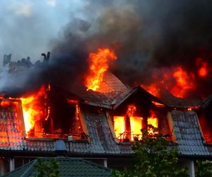 Pożar bloku w Ząbkach. Przerażające zdjęcia z miejsca tragedii