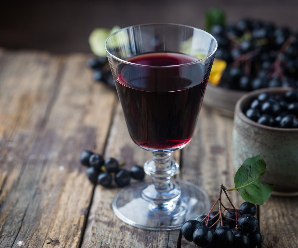 Domowe wino z aronii - przepis na wino aroniowe domowej roboty