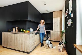 Kuchnia czarna z drewnem