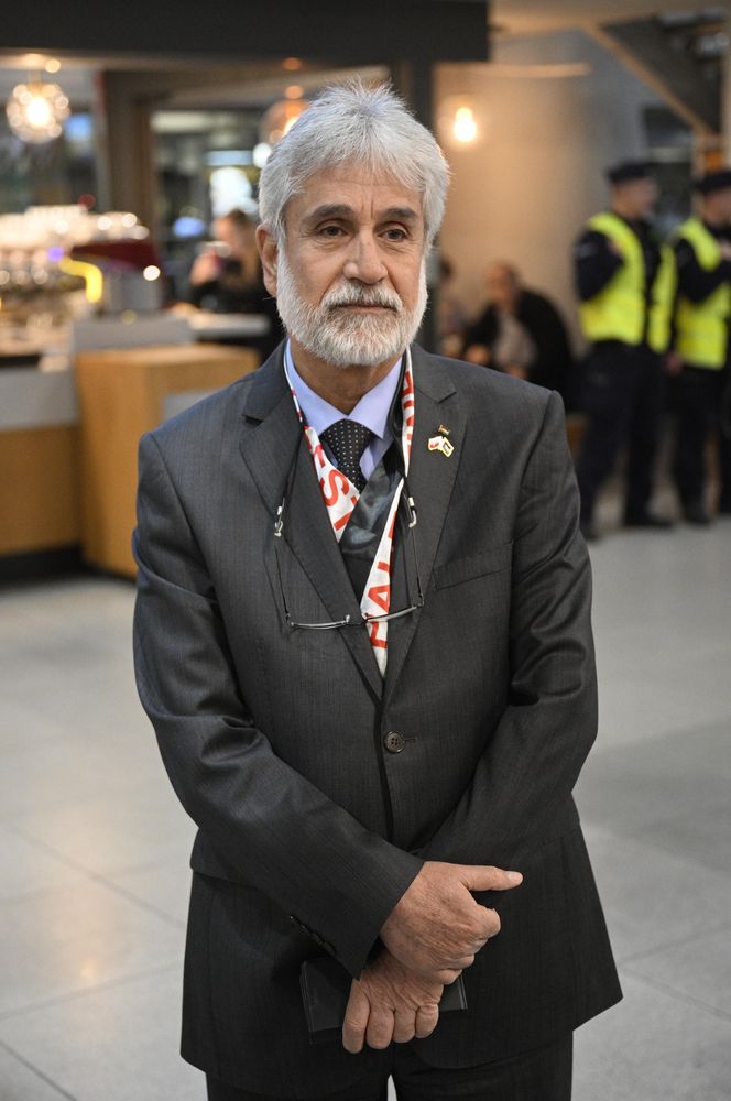 Poseł Sterczewski wrócił do Polski