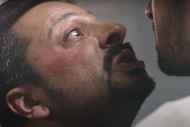 Aziz dotkliwie pobije brata, który go zdradził. Pozbawi go także nazwiska! 