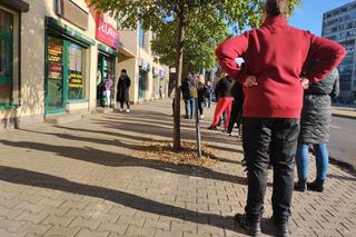 Rurki na Woli - przed lokalem stoją tłumy