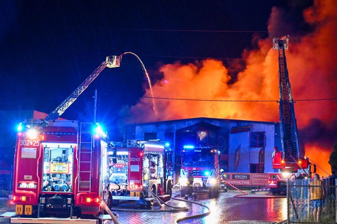 Pożar magazynu farb i lakierów przy ulicy Witosa w Kielcach