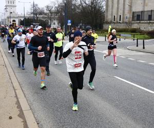 Bieg na Piątkę 2024, Warszawa - zdjęcia. Biegłeś? Szukaj się w galerii!