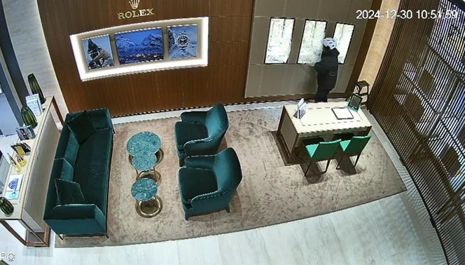 W 1,5 minuty zrabowali zegarki warte 2 miliony. Nagranie z zuchwałego skoku na jubilera w Galerii Mokotów