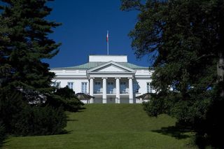 Dron nad budynkami rządowymi w Warszawie! Zatrzymano obywateli Białorusi