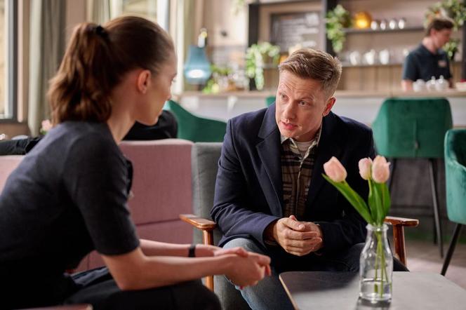 Na Wspólnej, odc. 3832: Igor (Jakub Wesołowski), Ania (Sonia Mietielica) 