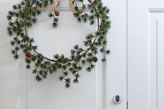Świąteczny wianek na drzwi – 8 pomysłów na dekorację na Boże Narodzenie
