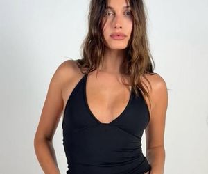 To będą najmodniejsze paznokcie tej jesieni. Nosi je już Hailey Bieber