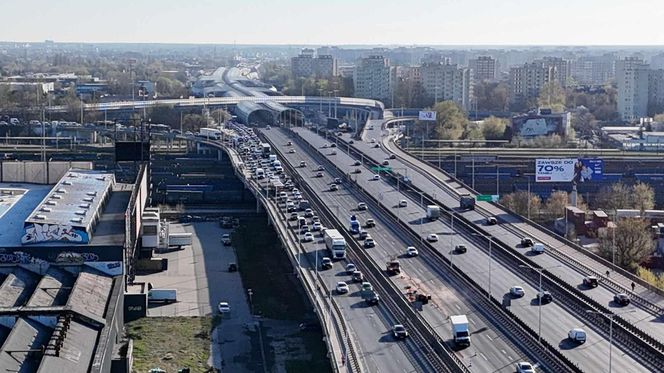 Tragiczny wypadek na S8 w Warszawie. Jedna osoba nie żyje, duże utrudnienia!
