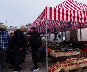 Ceny warzyw i owoców na targowisku w Skarżysku