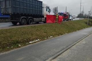 Ciężarówka potrąciła pieszego i wlekła pod kołami jeszcze przez 200 metrów