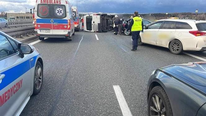Kraksa na krakowskim odcinku A4. Jedna osoba nie żyje! Gigantyczne utrudnienia