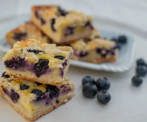 Ciasto jagodowe bez miksera. Proste i szybkie – wystarczy zamieszać