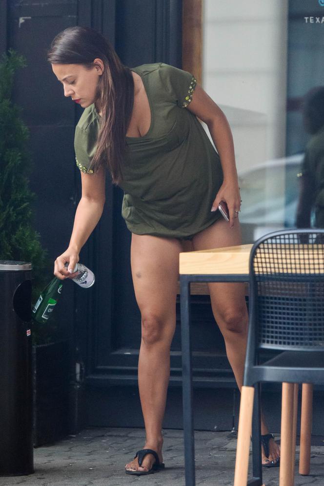 MUCHA ZAPOMNIAŁA SPODNI.