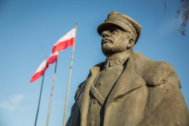 Wakacje 2024 w Pucku. Jakie gwiazdy pojawią się na zielnej plaży? 