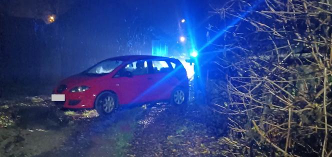 Sąsiadka zastawiła drogę samochodem w Urzejowicach. Po interwencji "Super Expressu" auto zostało odholowane! [GALERIA]