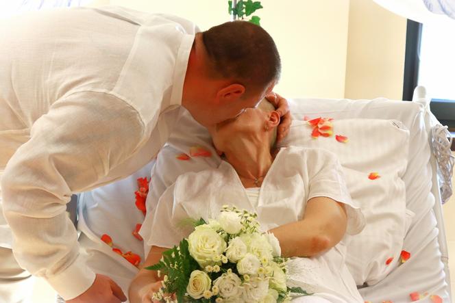 Para wzięła ślub w gliwickim Narodowym Instytucie Onkologii.