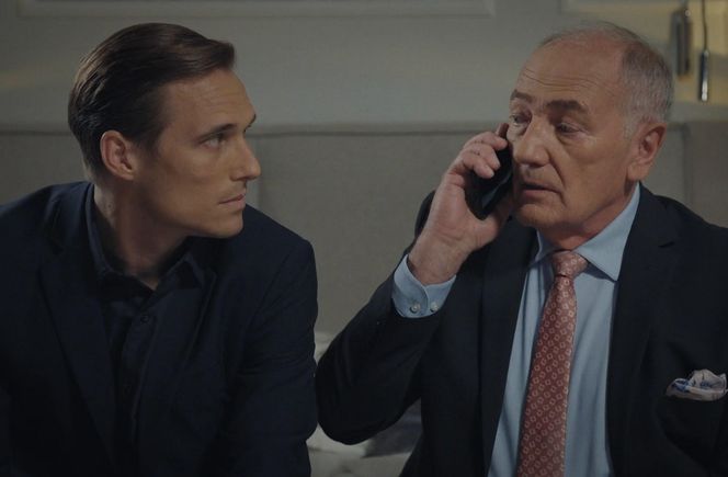 M jak miłość, odcinek 1884. Olek (Maurycy Popiel), Jerzy Argasiński (Karol Strasburger)